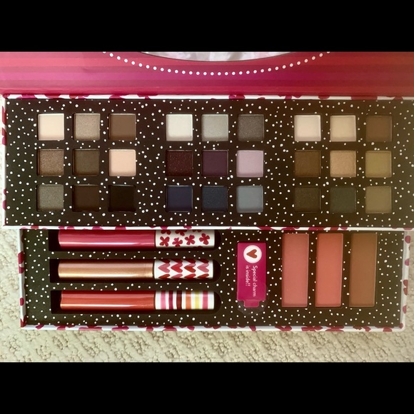 Make-Up Box - Picture 3 of 6